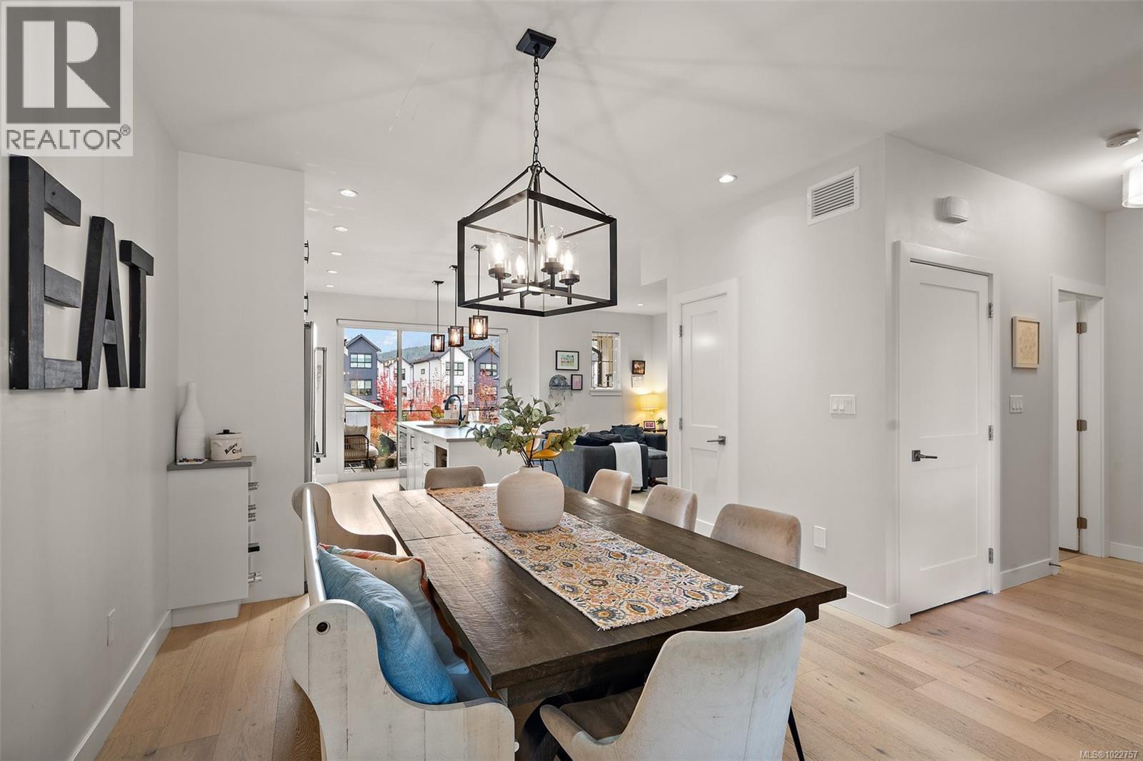 112 2990 Burlington Cres