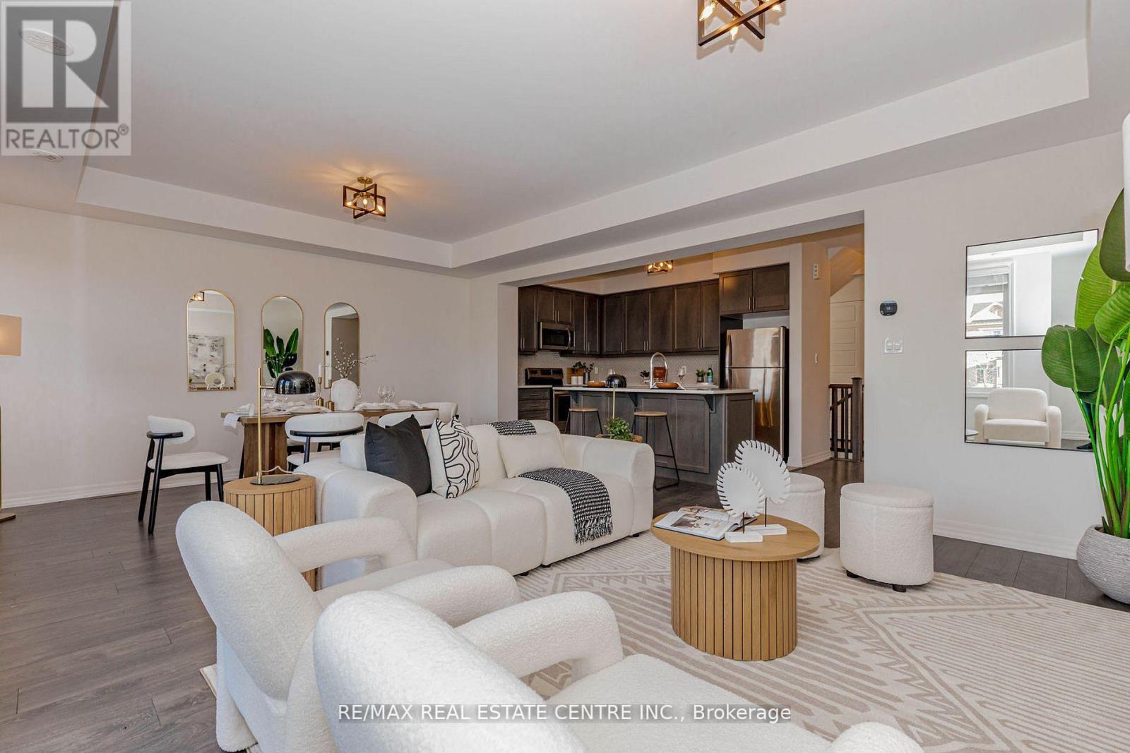 112 BURNHAMTHORPE ROAD E