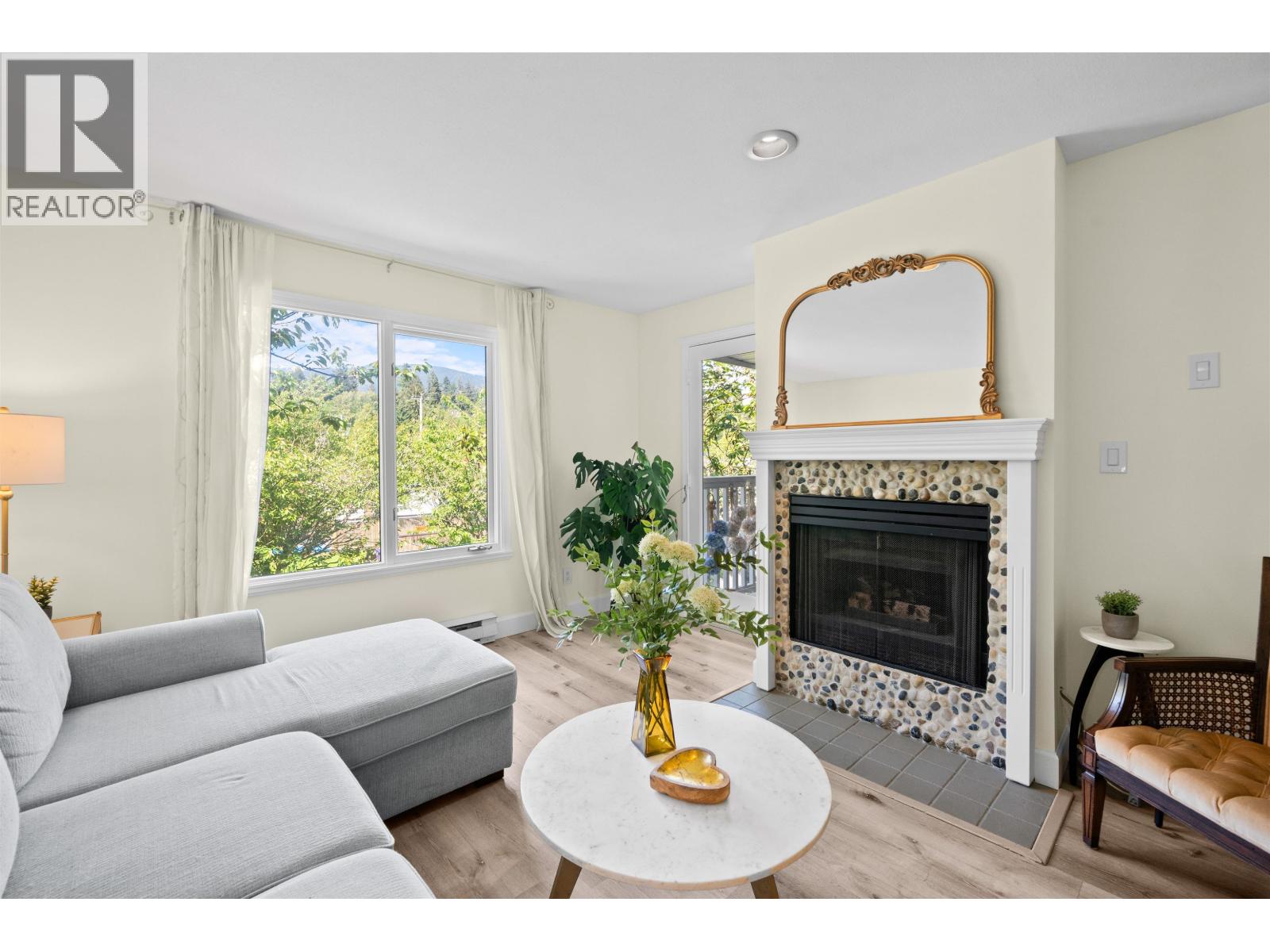 204 1528 BOWSER AVENUE