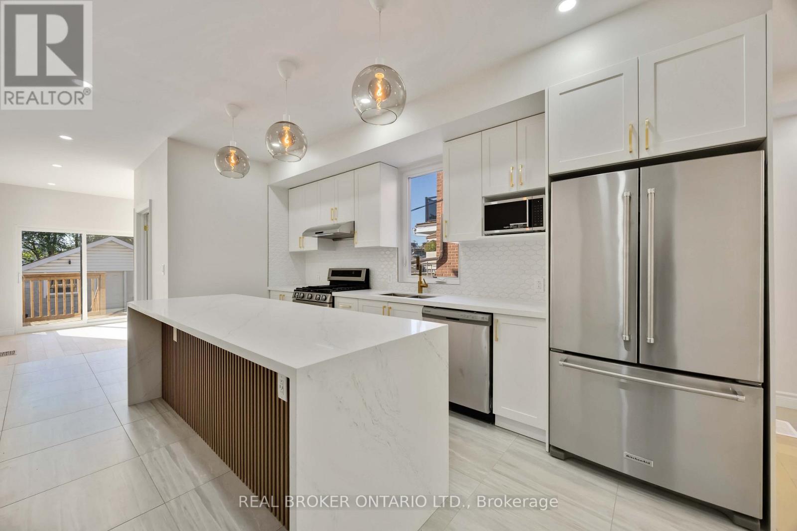 806 GLADSTONE AVENUE