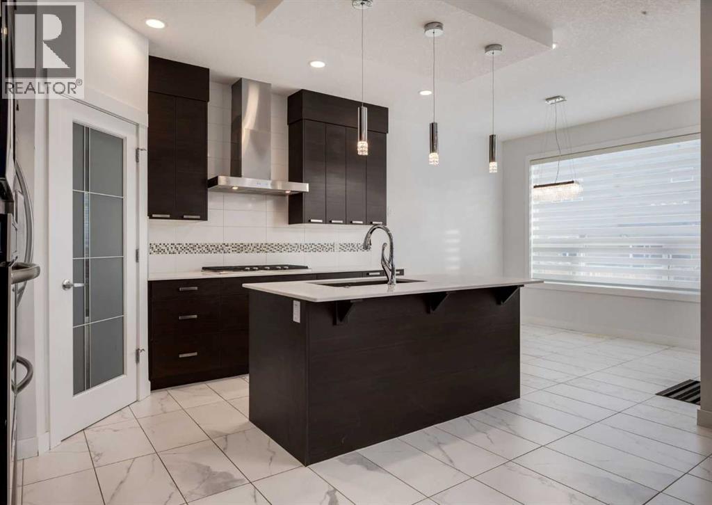 100 Cougar Ridge Close SW