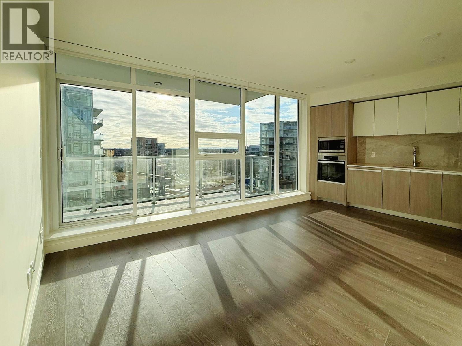 1301 6633 BUSWELL STREET