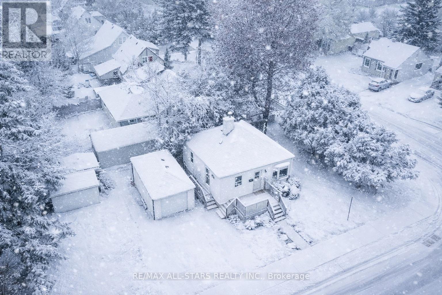 32 ADELAIDE STREET S