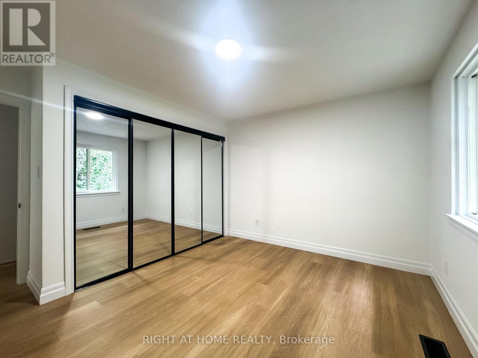 10 - 3360 THE CREDIT WOODLANDS