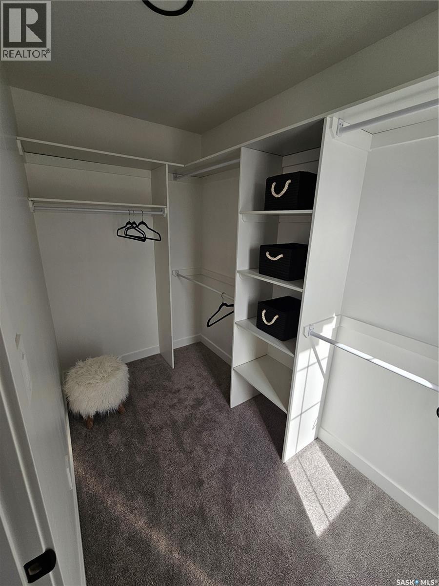 7 Vancouver CRESCENT