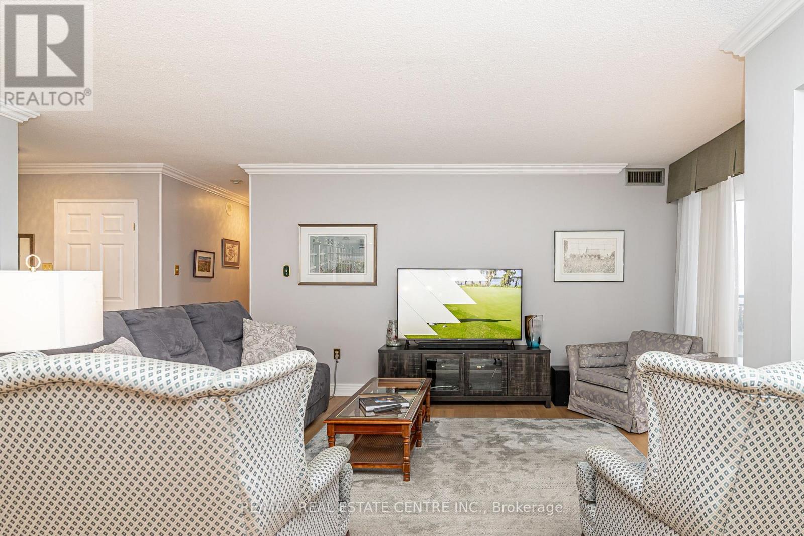 806 - 20 CHERRYTREE DRIVE