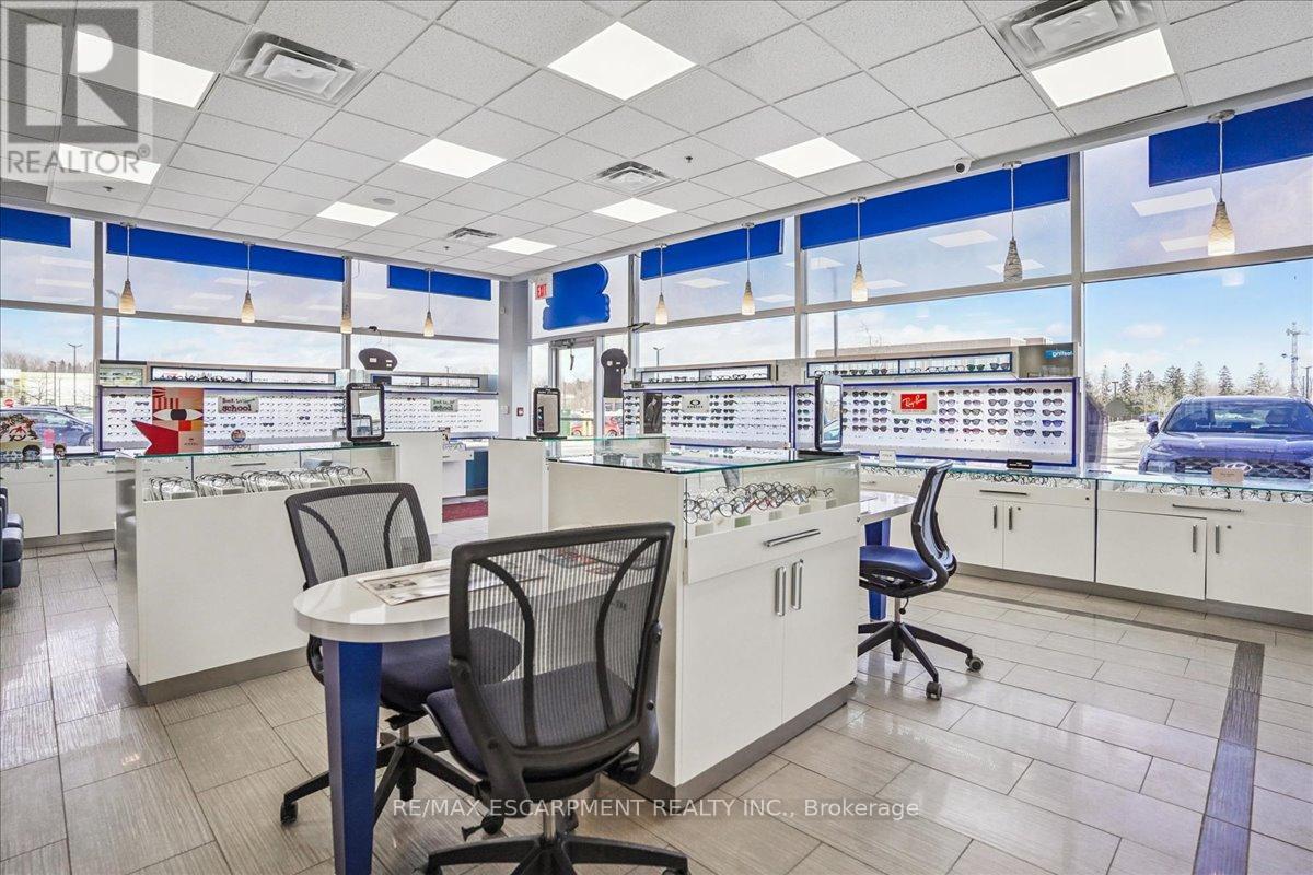 103 - 300 ROSSLAND ROAD E