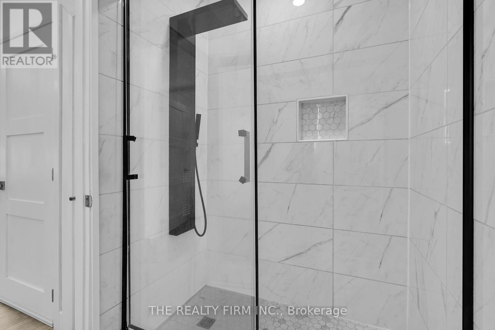 863 COLBORNE STREET N