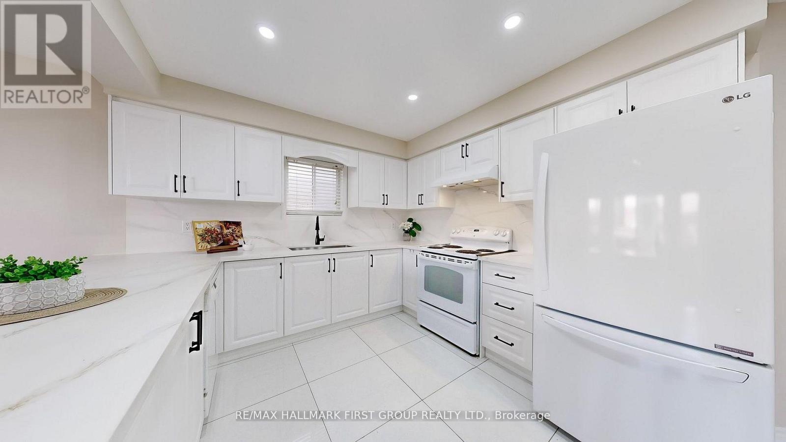 1552 AVONMORE SQUARE