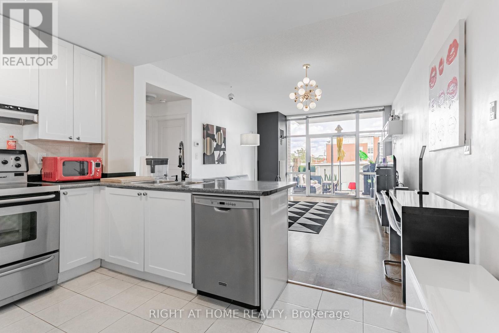 405 - 70 PORT STREET E