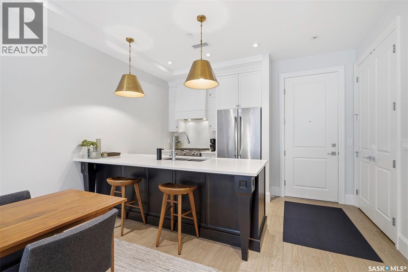 110 408 Cartwright STREET