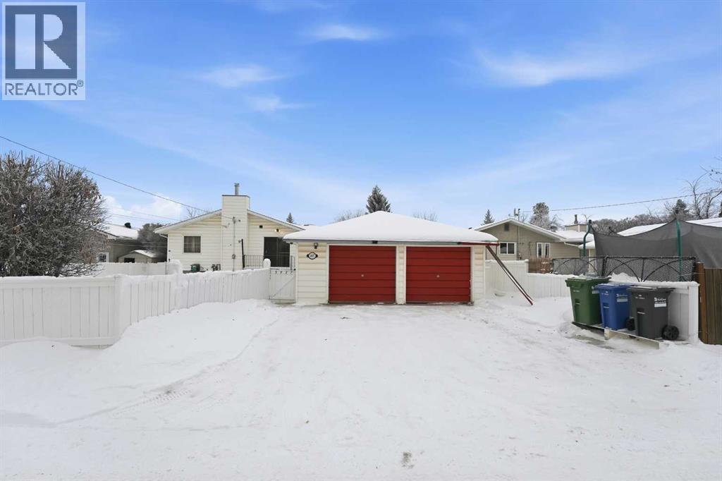 3927 Exeter Crescent