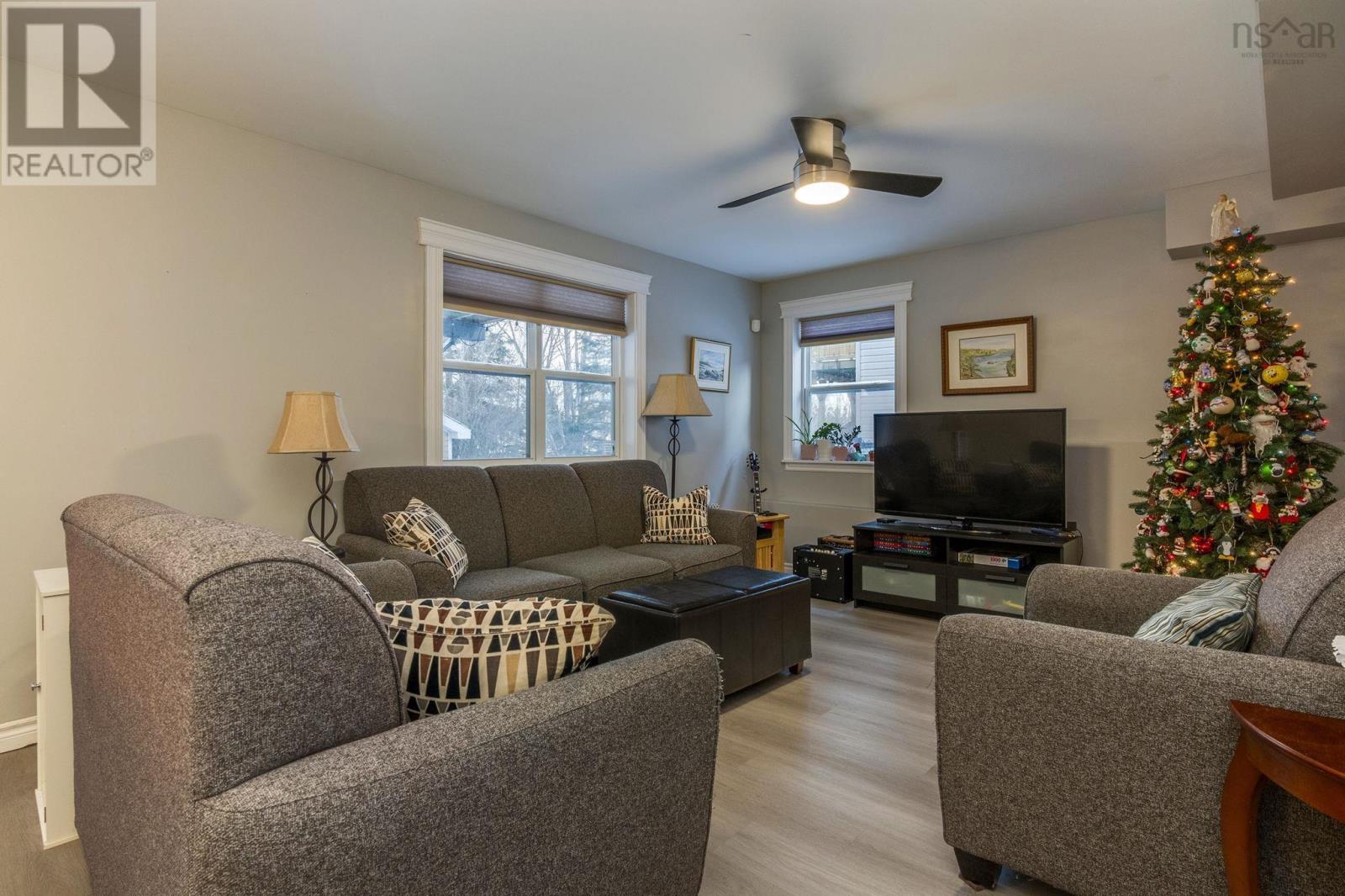 100 Freshwater Trail