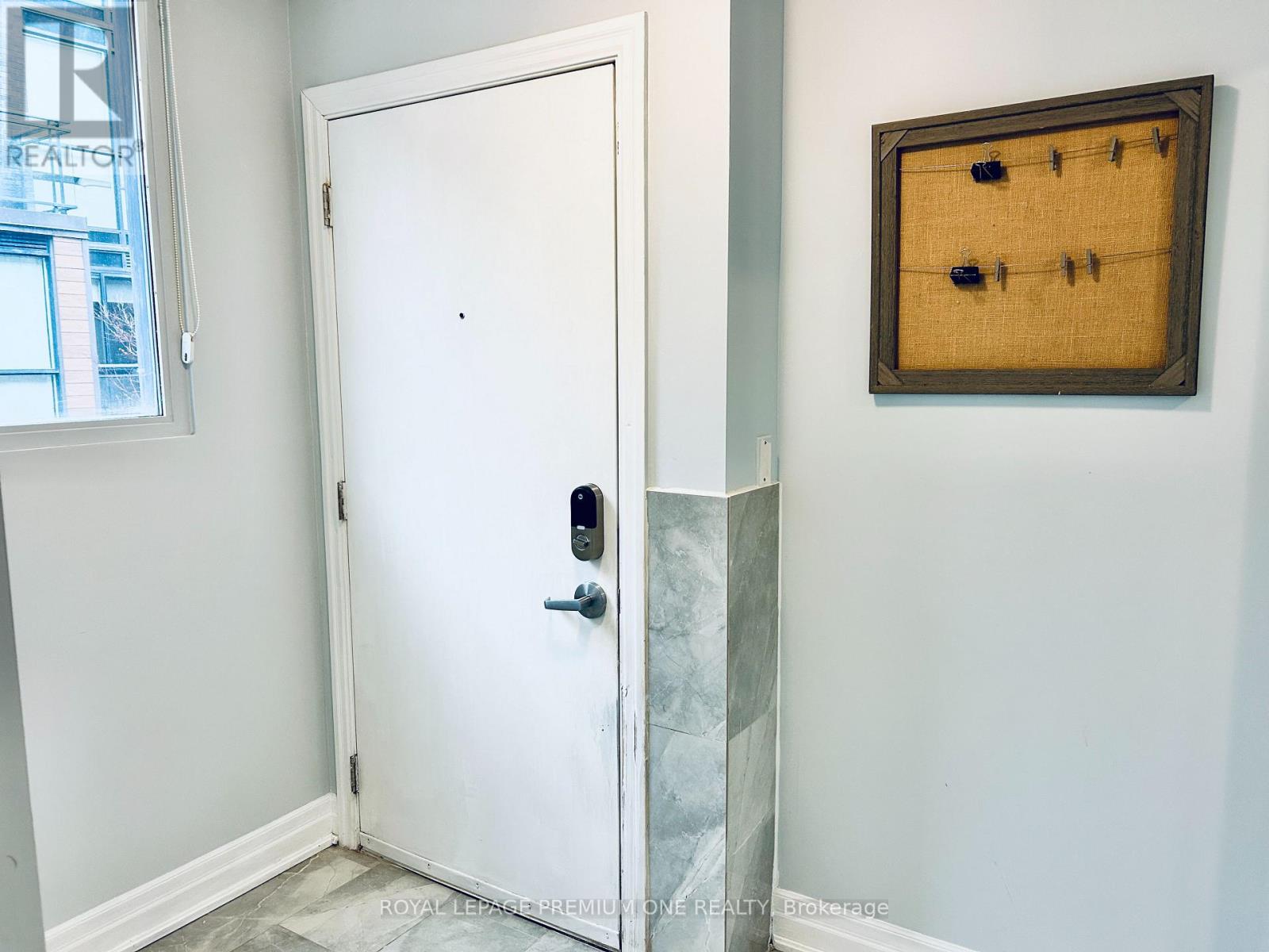 102 - 5 SOUSA MENDES STREET