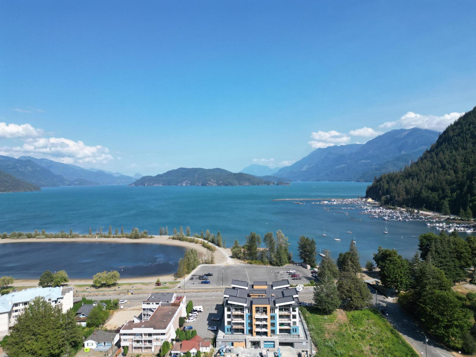 106 470 ESPLANADE AVENUE, Harrison Hot Springs