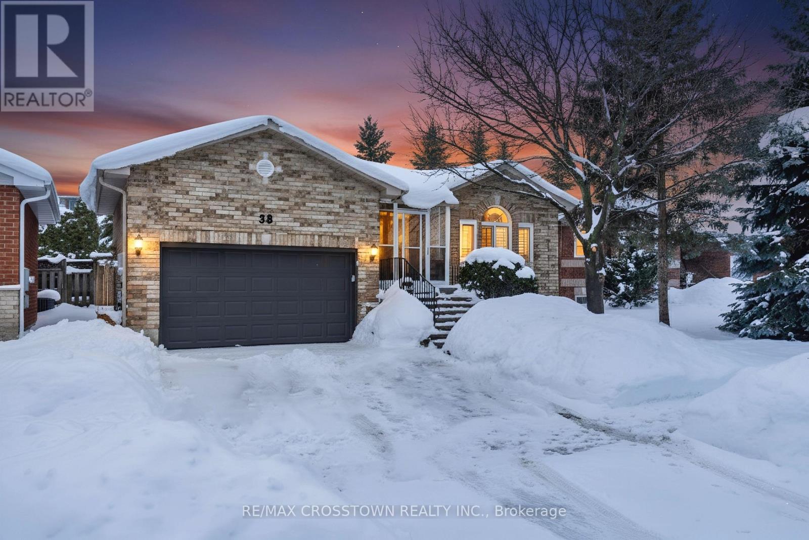 38 BROOKFIELD CRESCENT