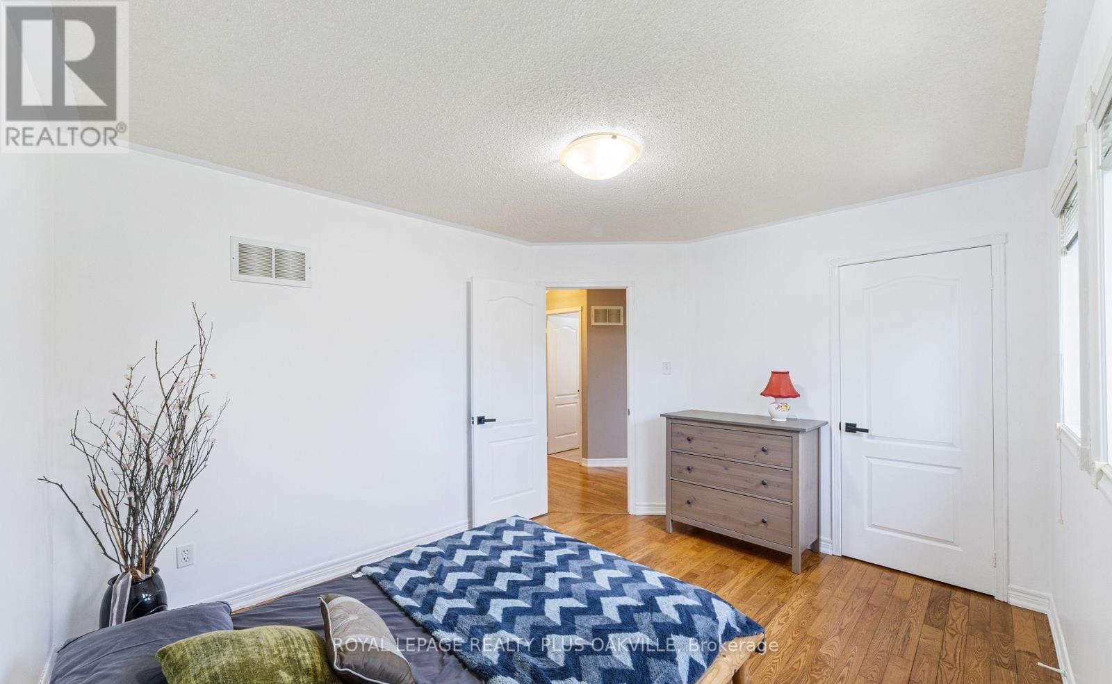 365 TURNBERRY CRESCENT