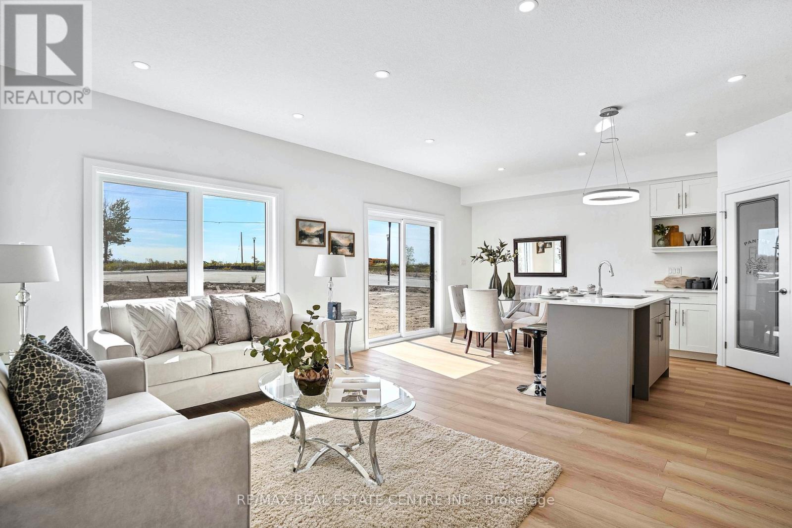 2572 CONSTANCE AVENUE