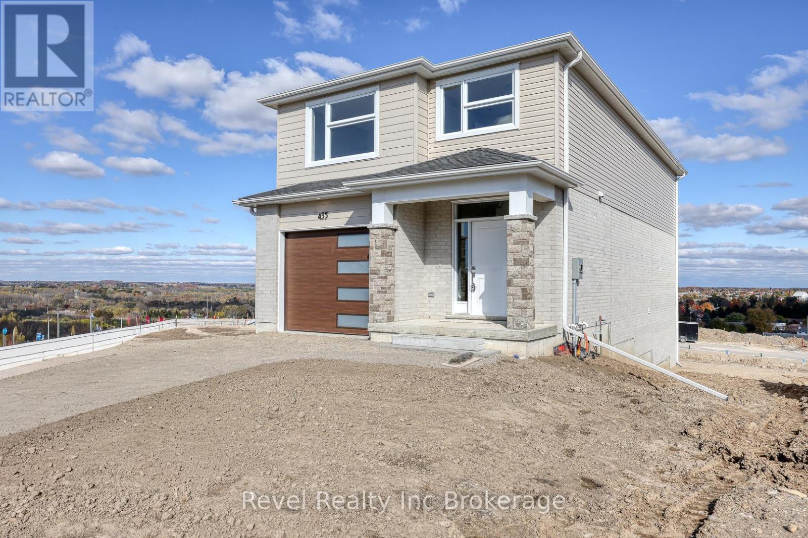 455 GILLESPIE STREET