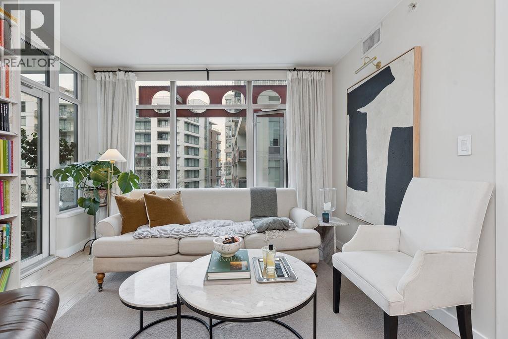 502 111 E 1ST AVENUE