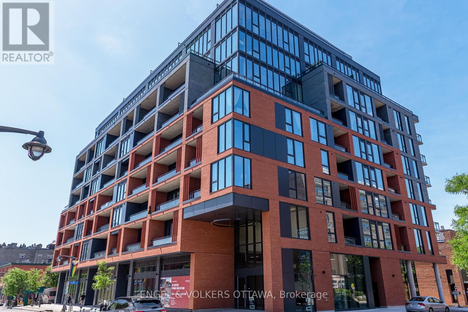 405 - 10 JAMES STREET