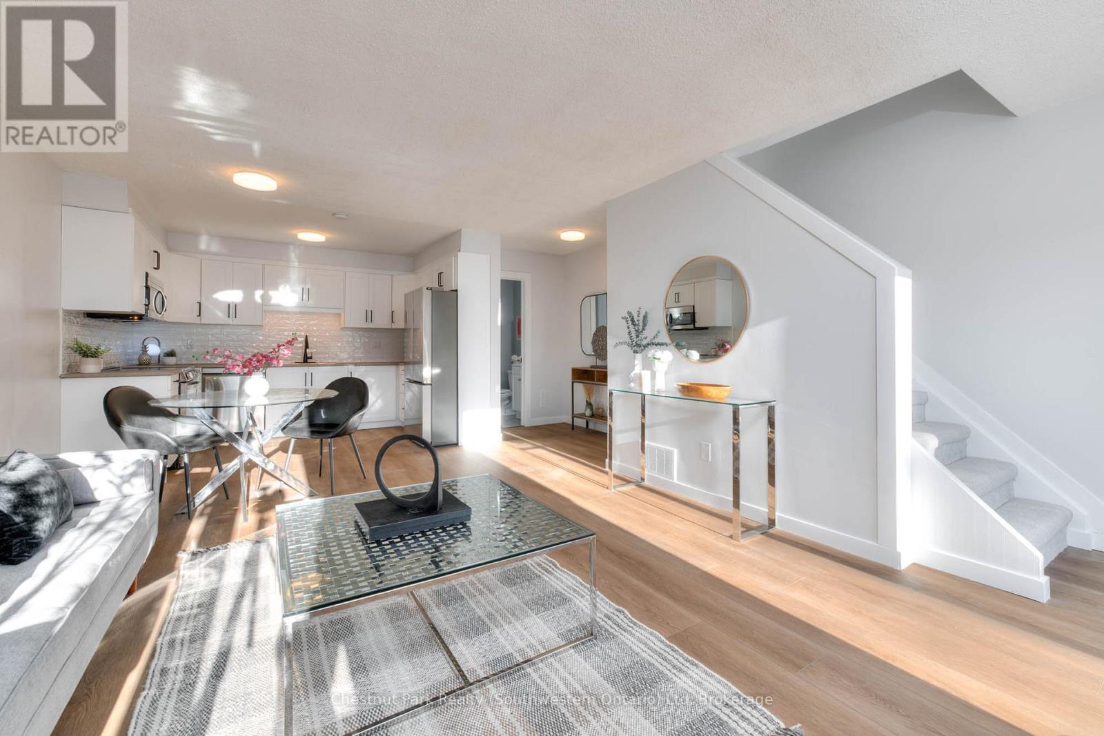 8 - 100 INKERMAN STREET