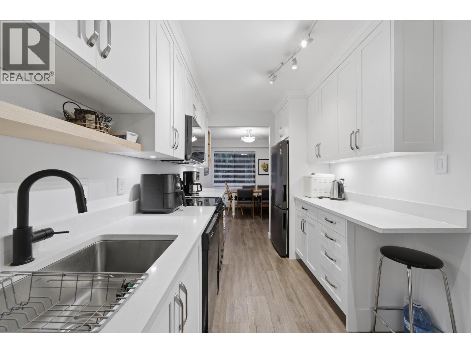 212 2620 FROMME ROAD