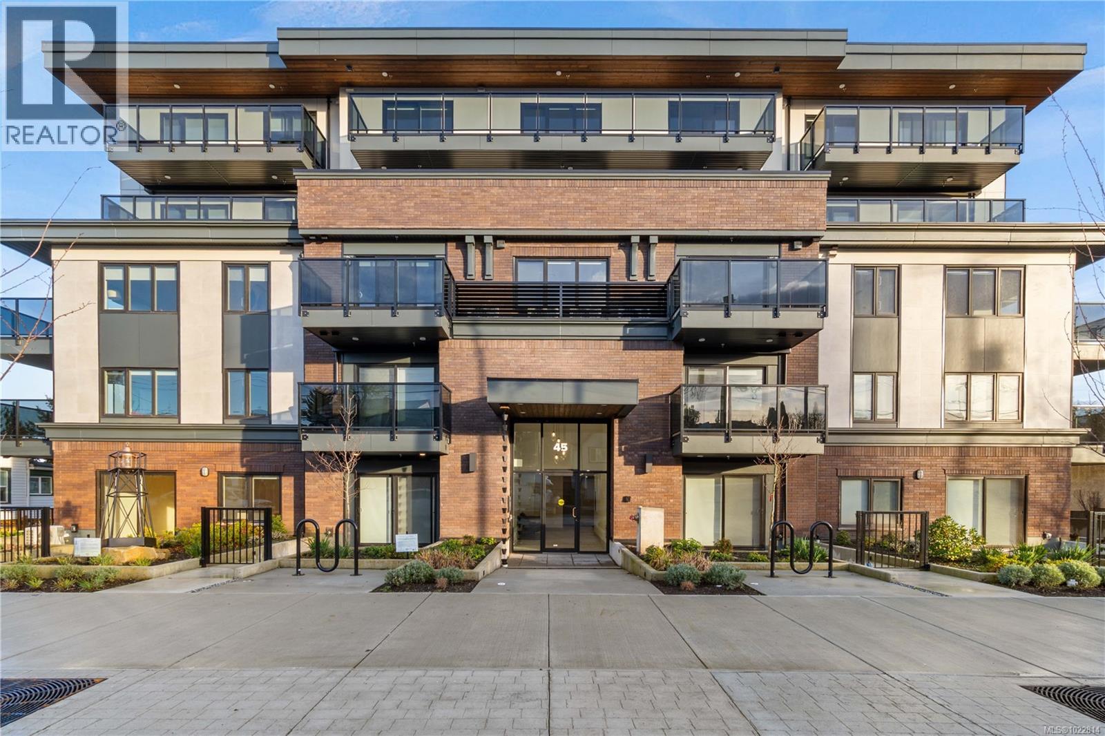 102 45 Haliburton St