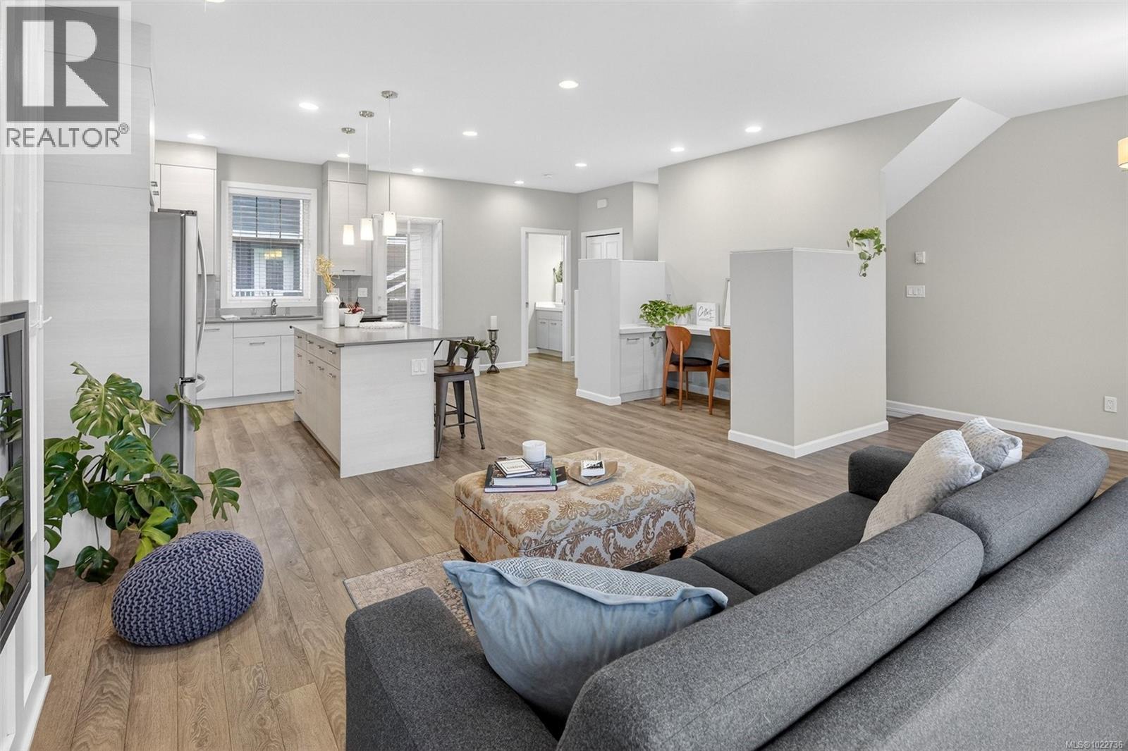 13 3356 Whittier Ave