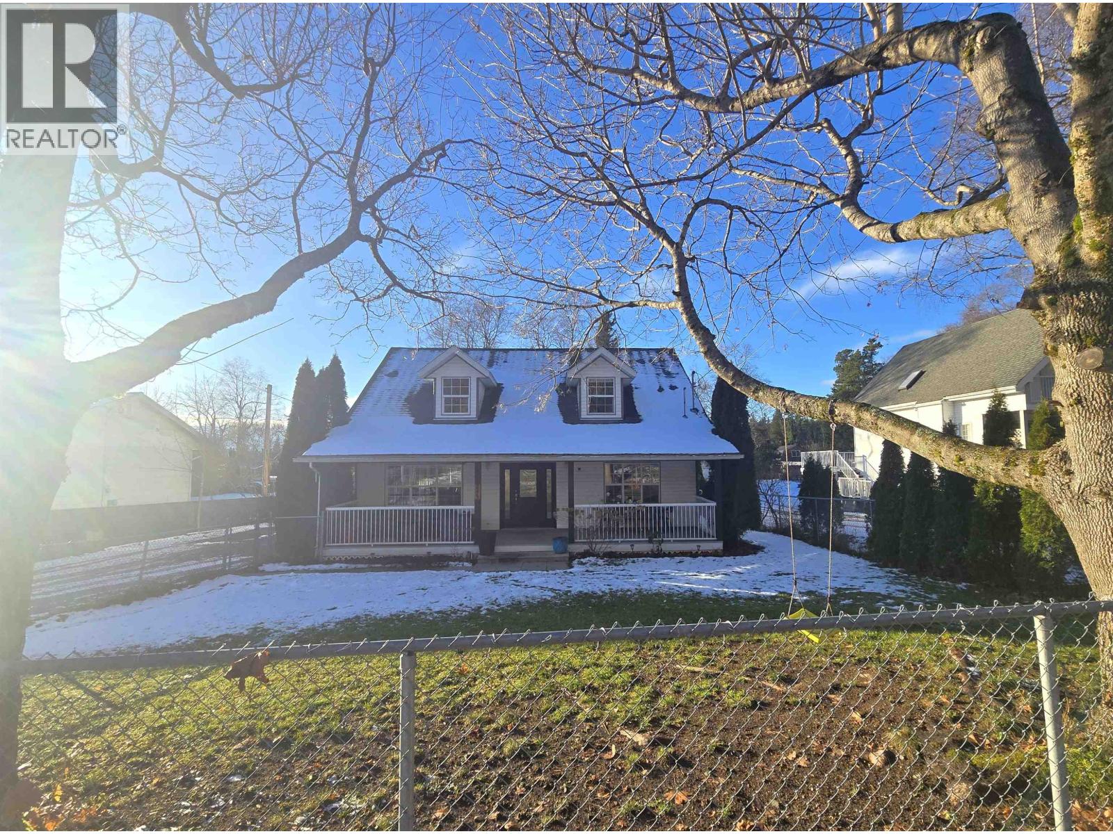 2577 THORNHILL STREET