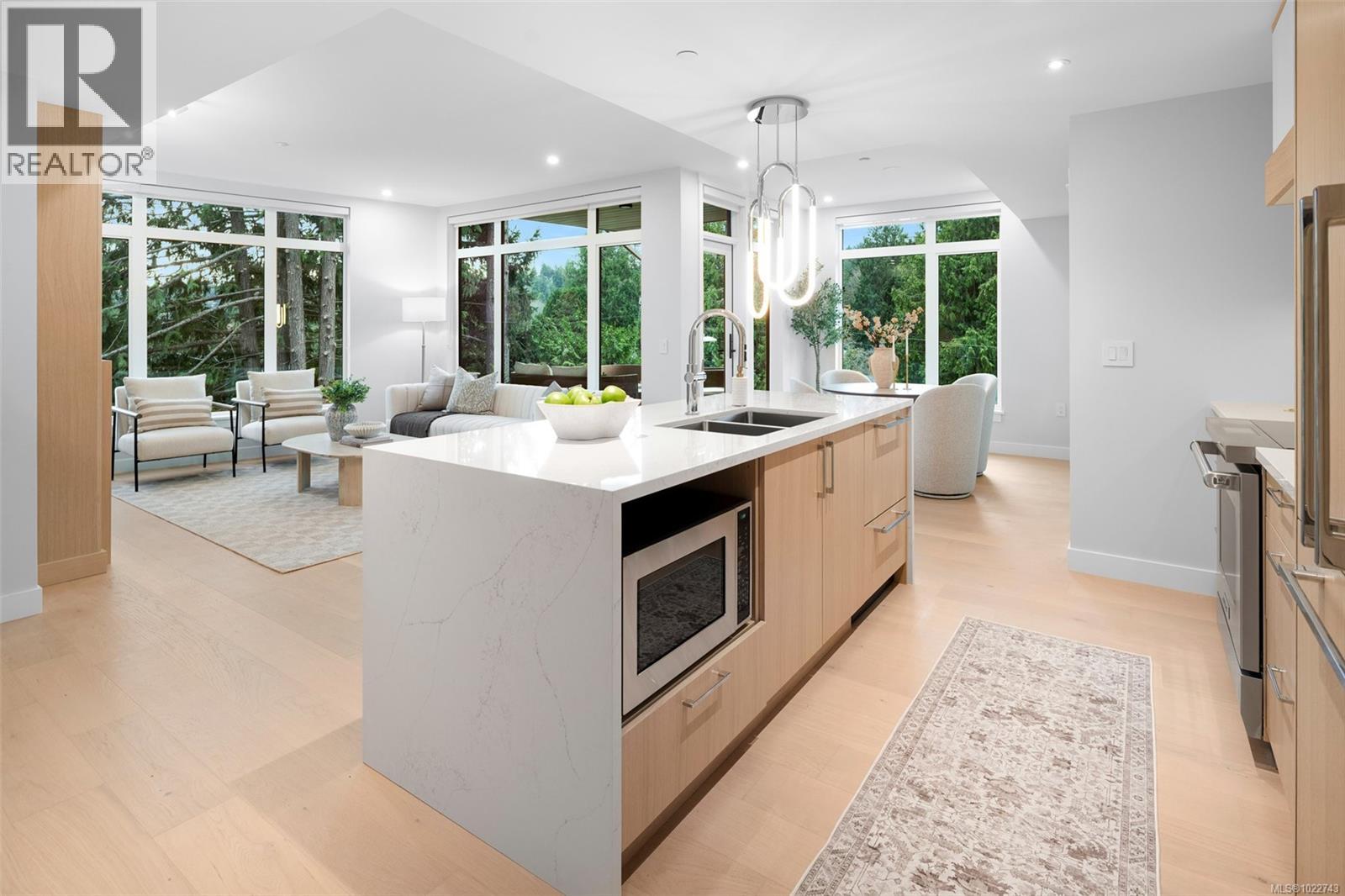 207 5229 Cordova Bay Rd