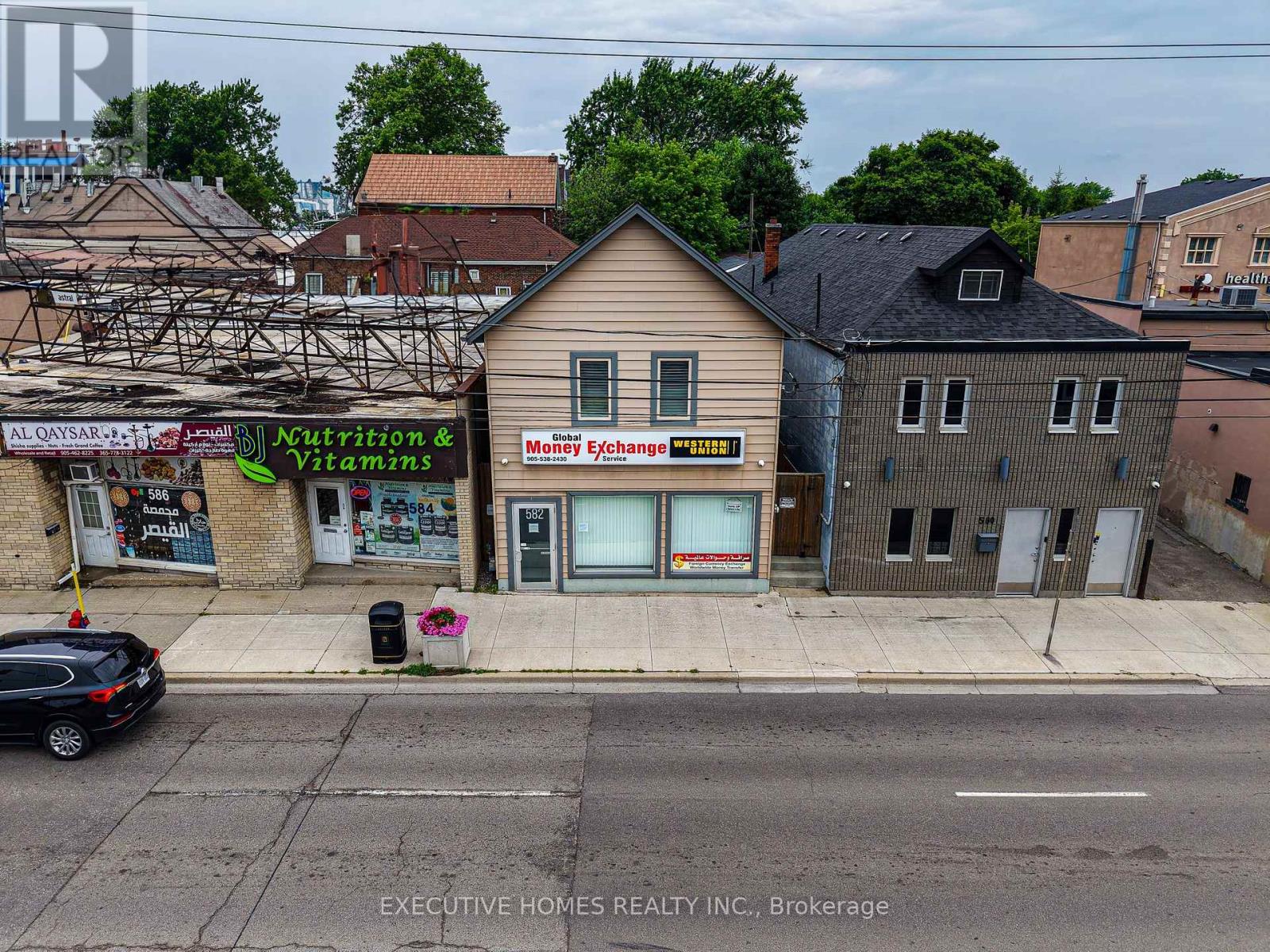 582 UPPER JAMES STREET