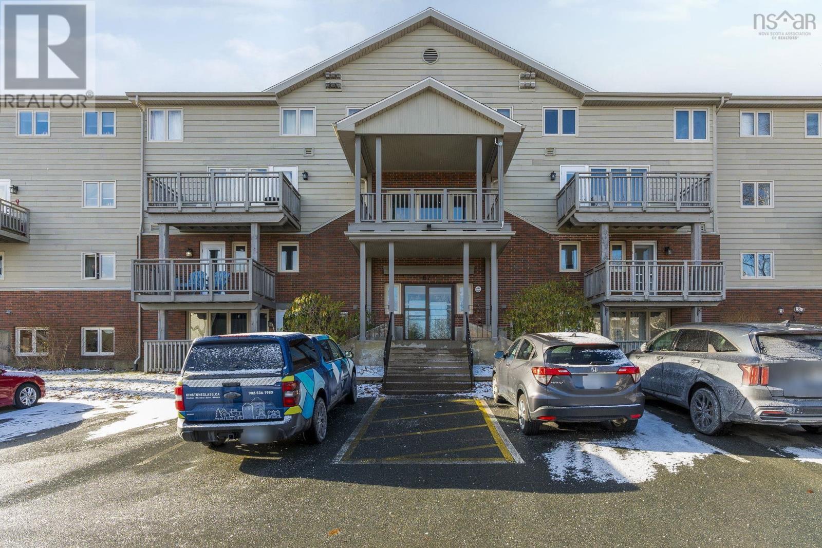 101 67 FARNHAM GATE Road