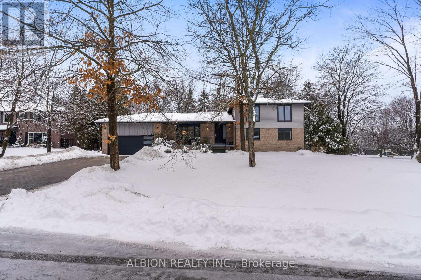 39 WESTVIEW CRESCENT