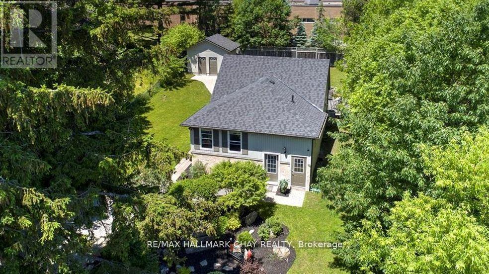 1, 2, 3 - 32 GROVE STREET W