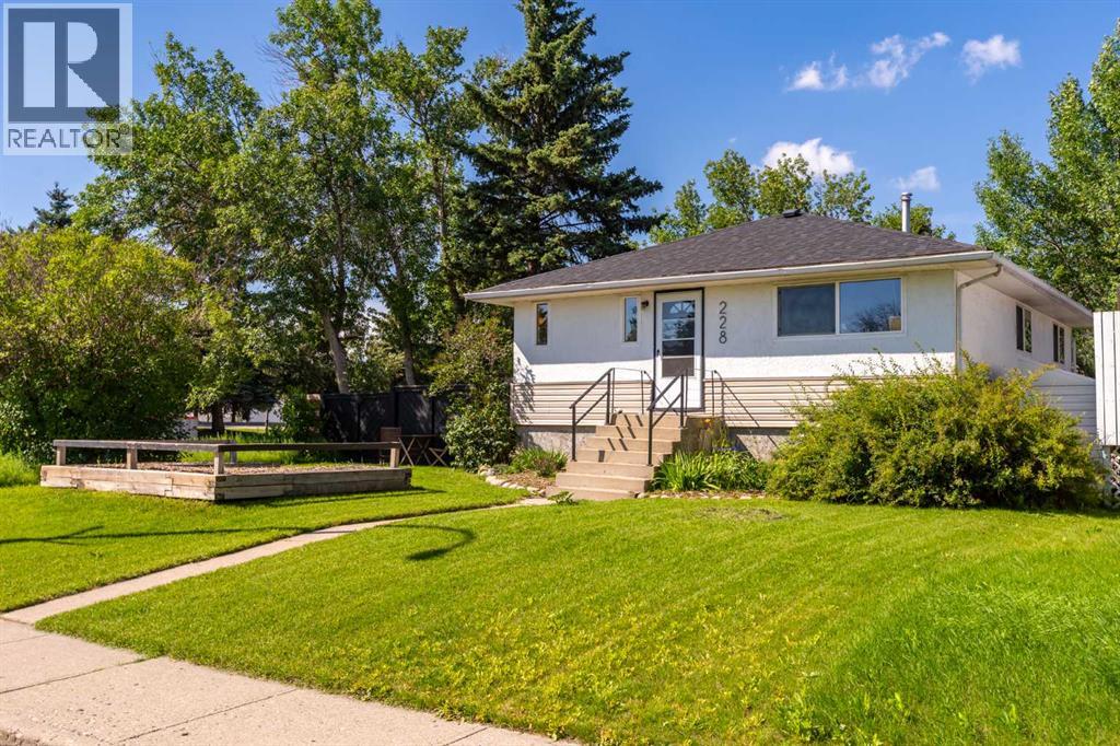 228 Lynnwood Drive SE