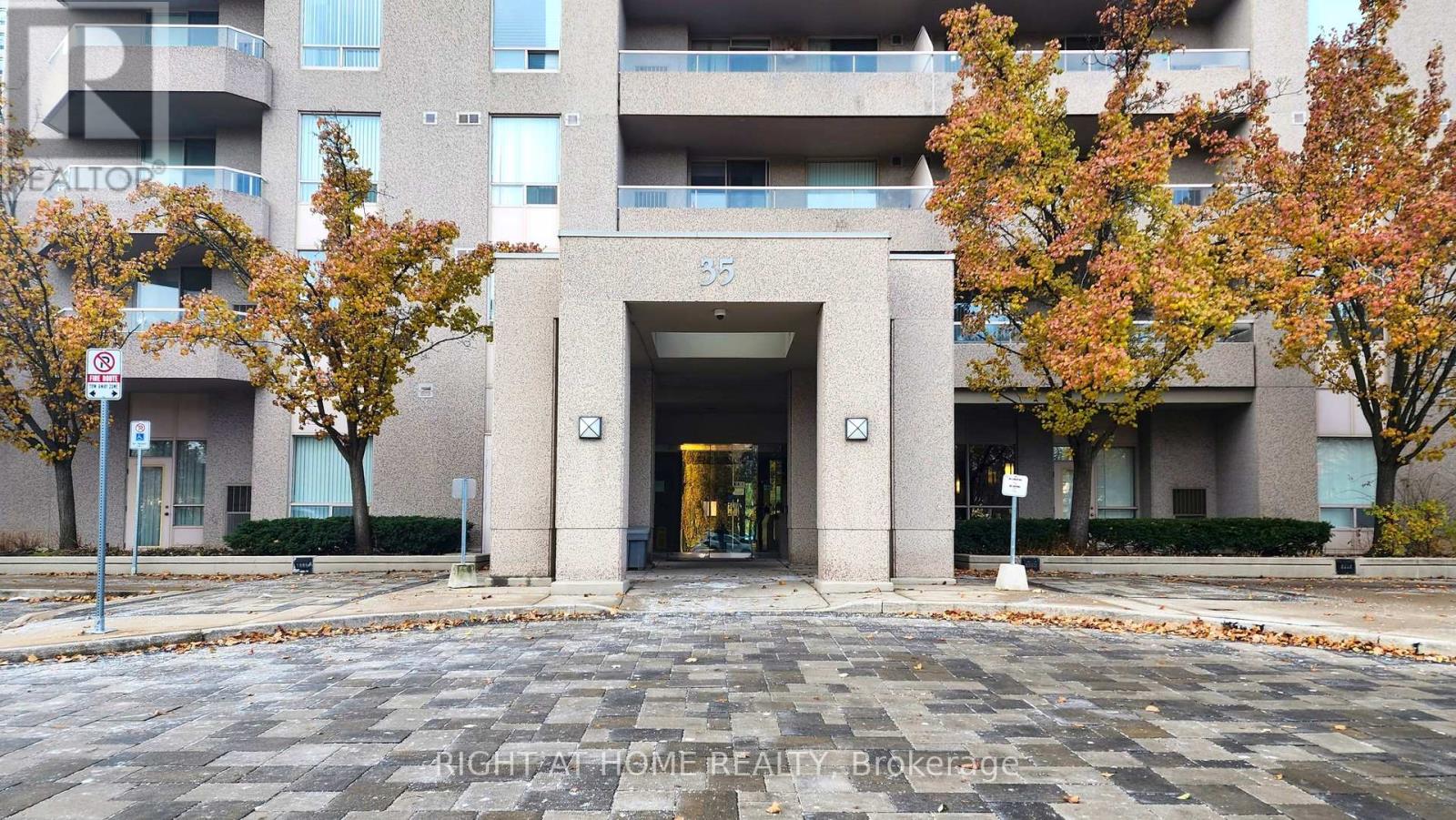 207 - 35 EMPRESS AVENUE