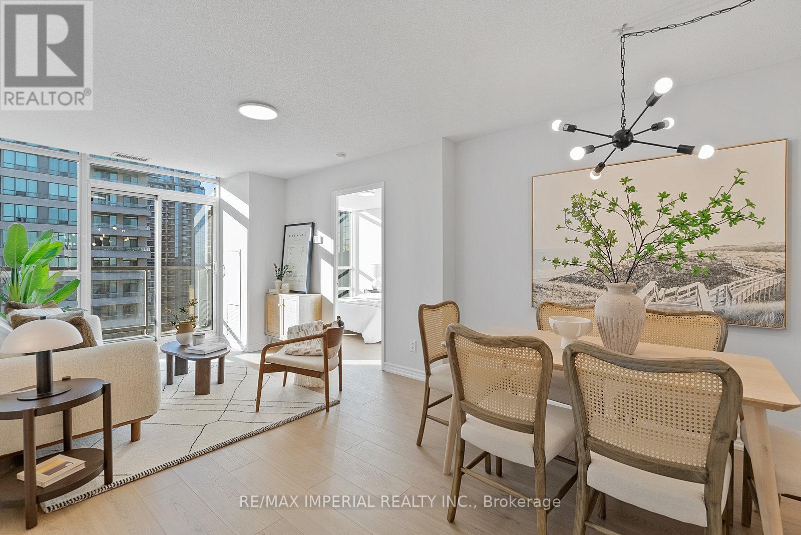 2318 - 35 HOLLYWOOD AVENUE