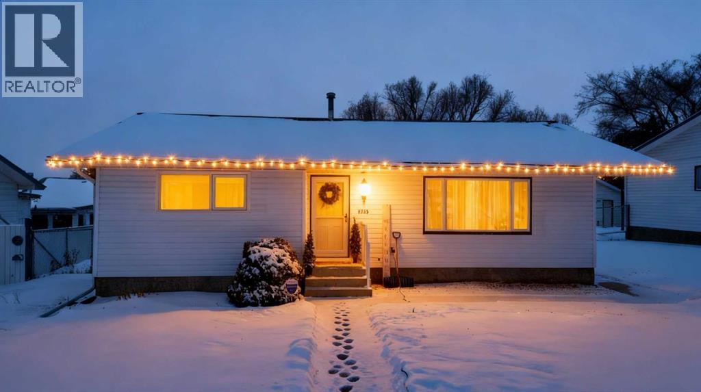 3725 50A Avenue Crescent