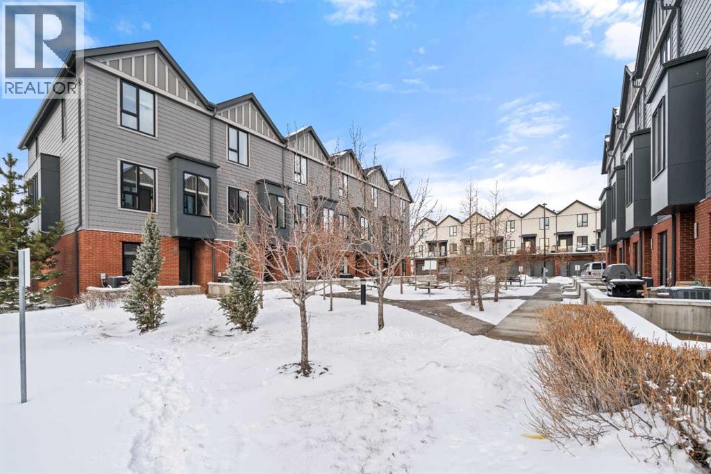 512 Drake Landing Wynd