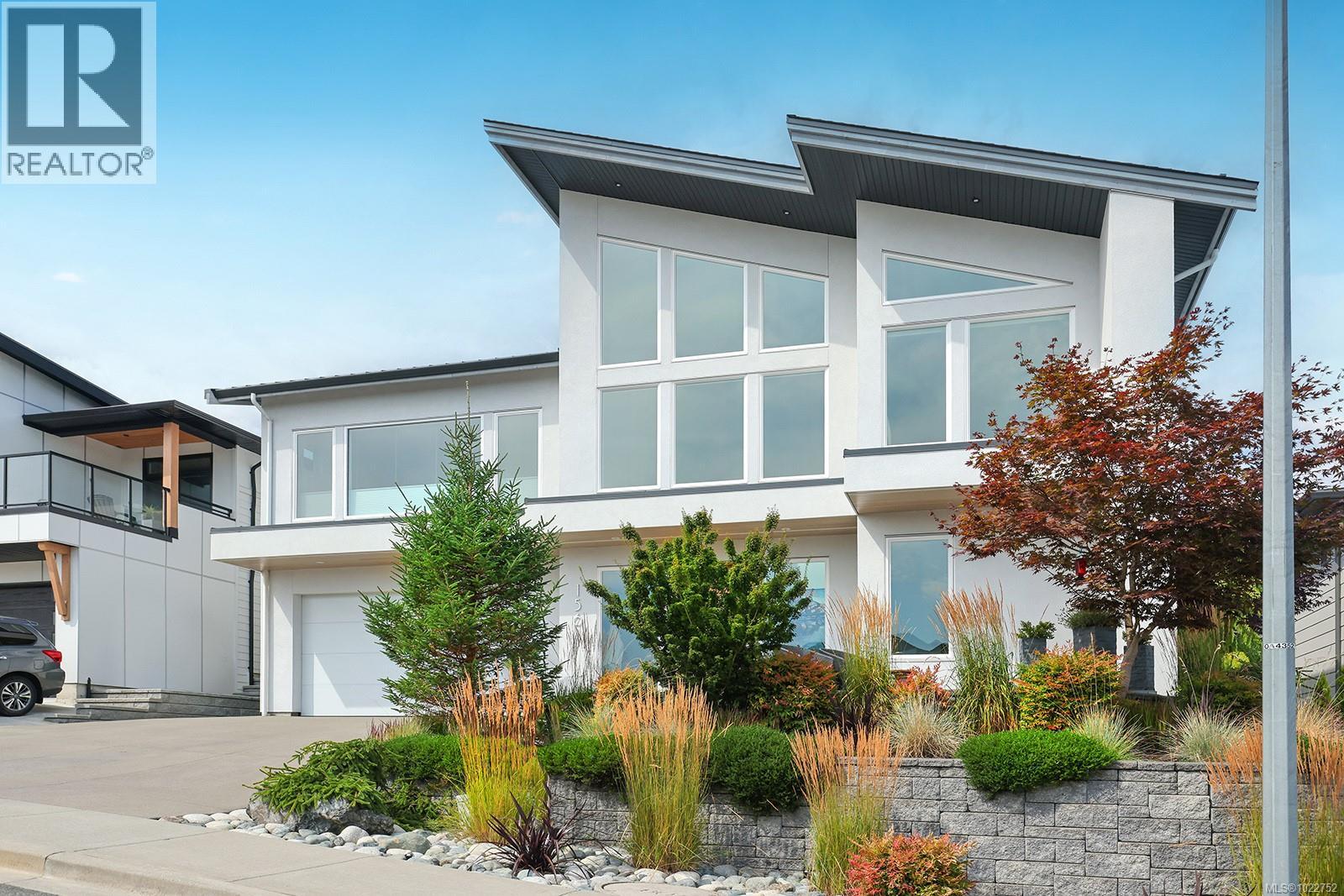 156 Golden Oaks Cres