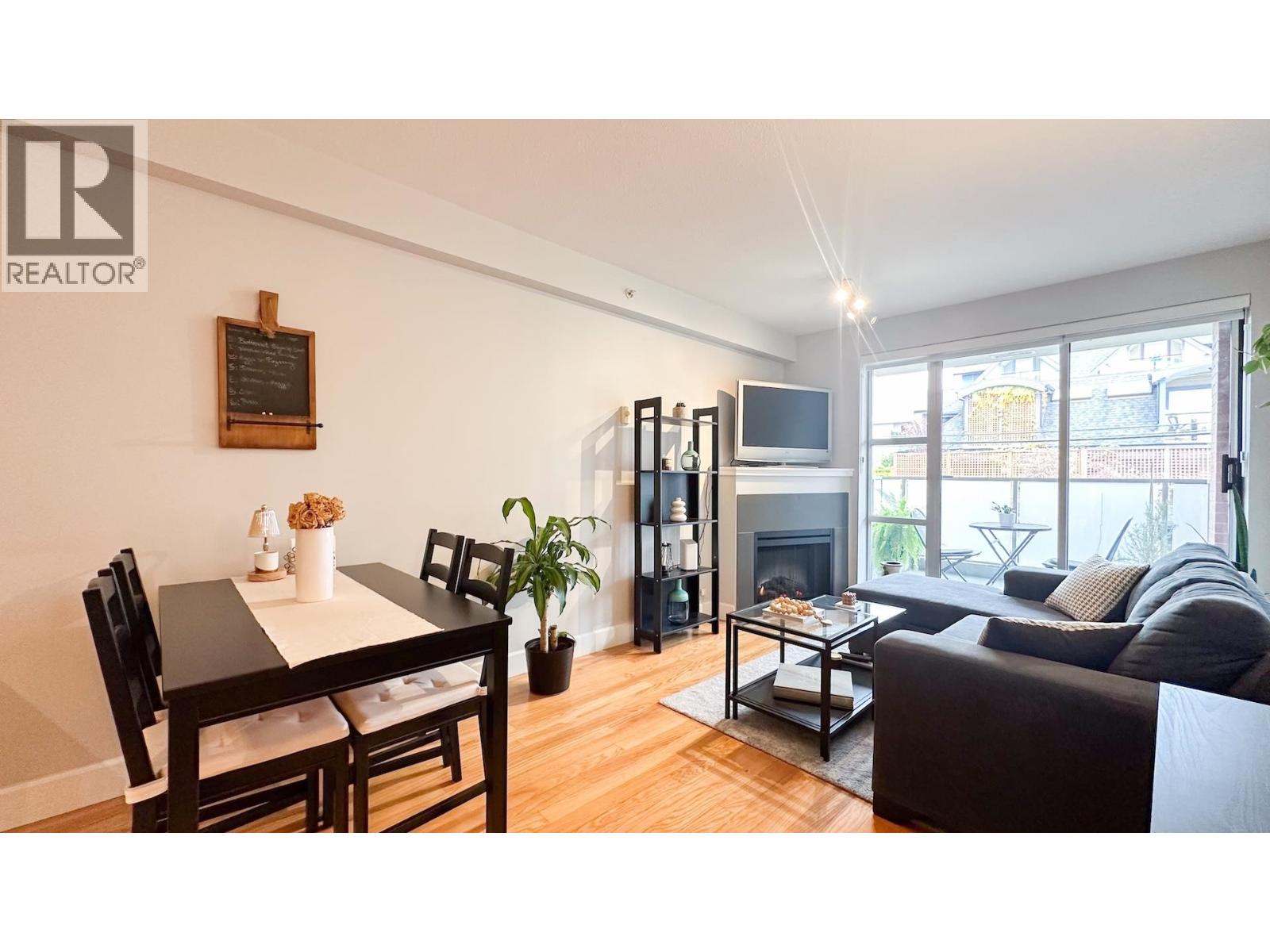 411 3811 HASTINGS STREET