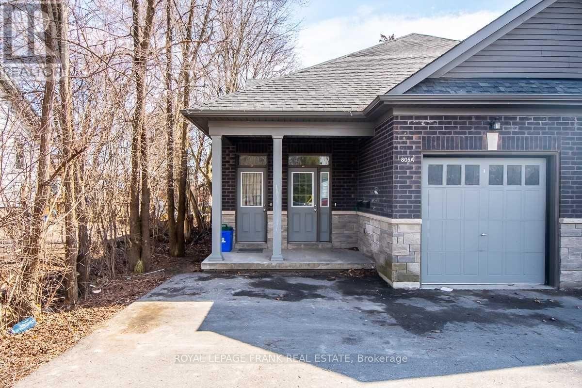 805A DUNDAS STREET W