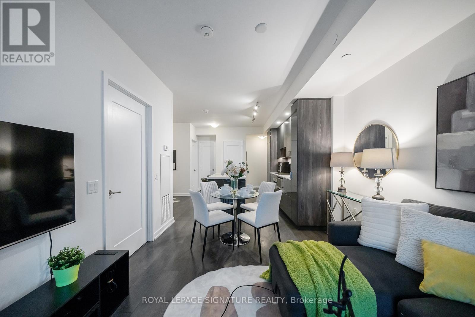 2410 - 28 FREELAND STREET