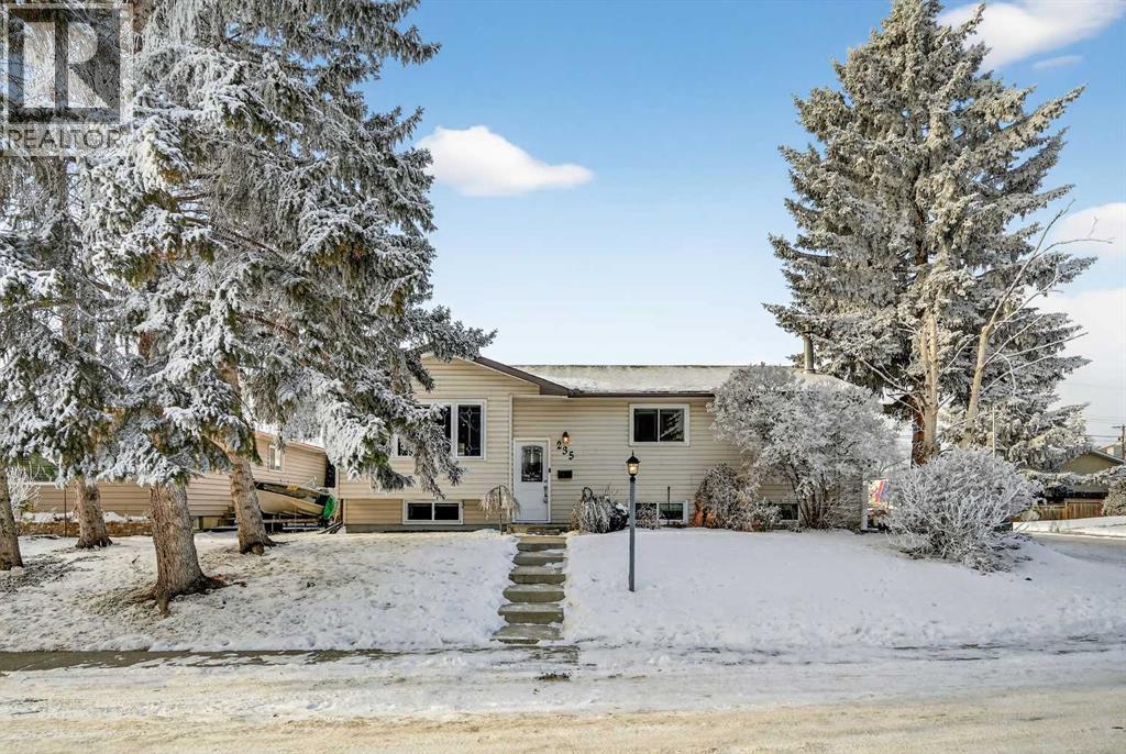 235 Allan Crescent SE