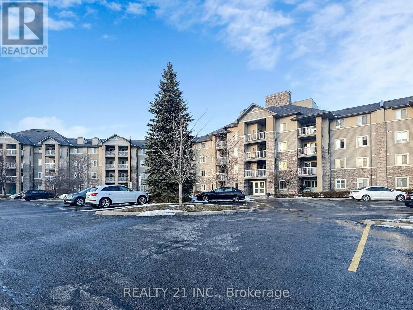 123 - 684 WARDEN AVENUE