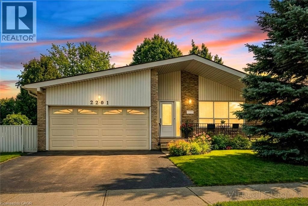 2201 CARTIER Crescent