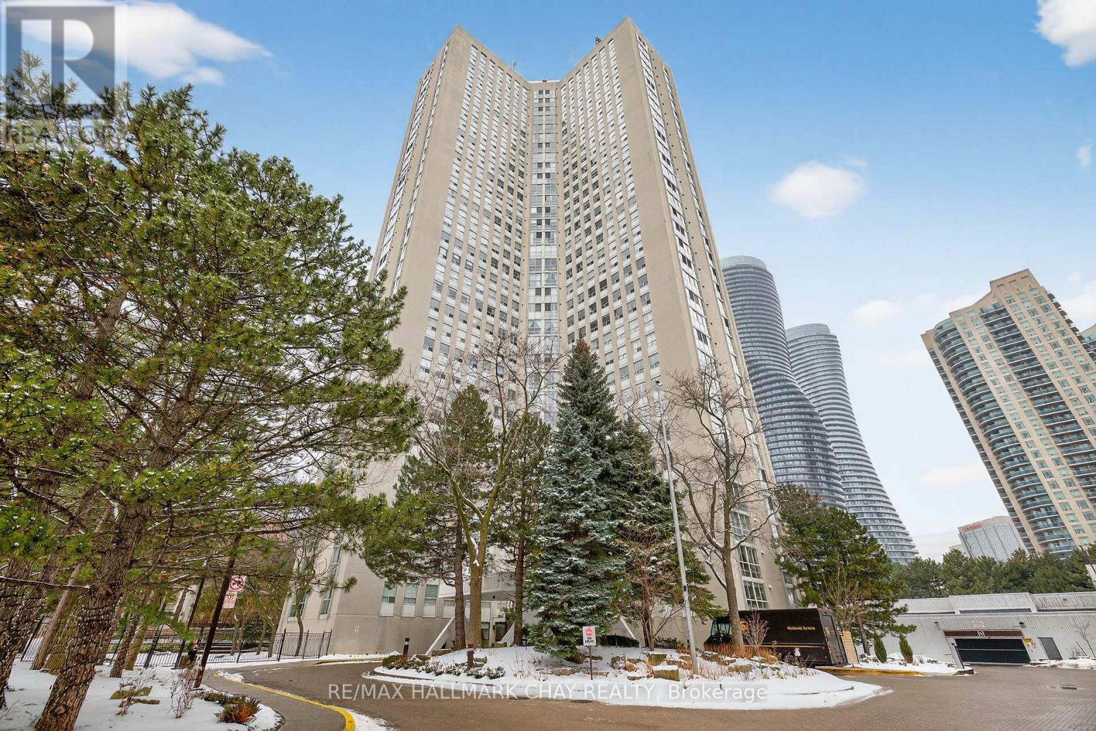 501 - 3650 KANEFF CRESCENT