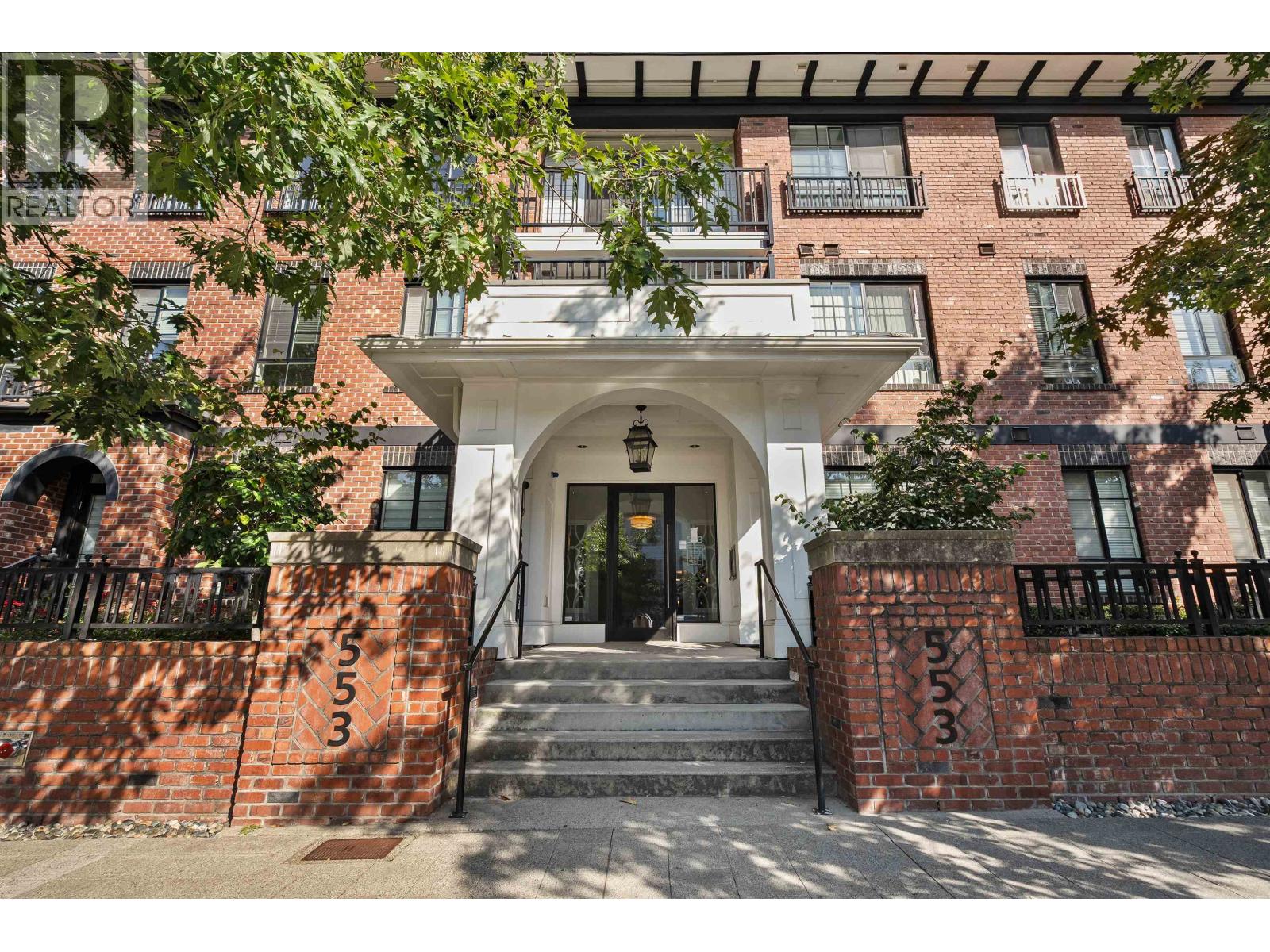 301 553 FOSTER AVENUE