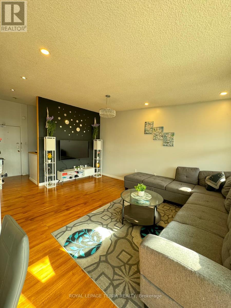 602 - 4064 LAWRENCE AVENUE E